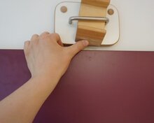 Entriegelung mit einer Hand